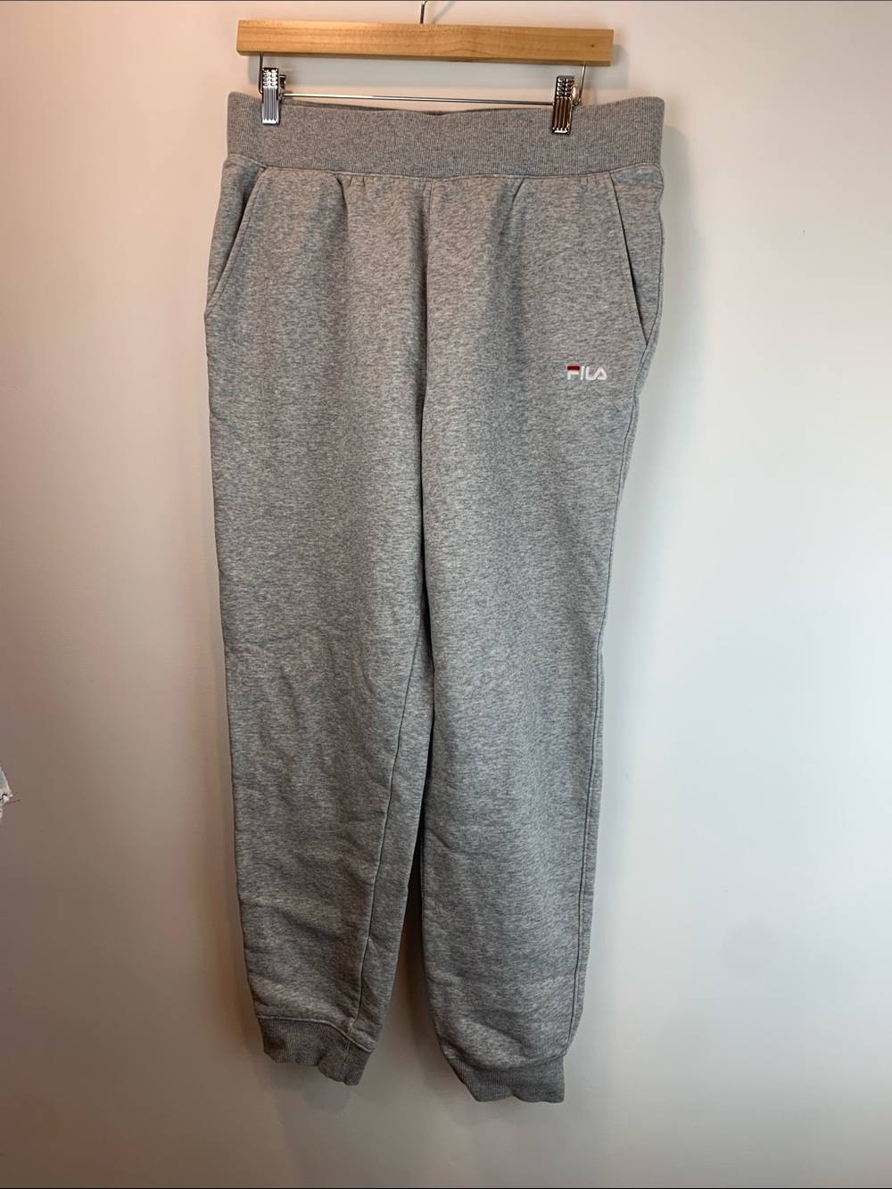 Fila grey jogger sweatpants sz L athleisure athletic outdoor comfy streetwear
